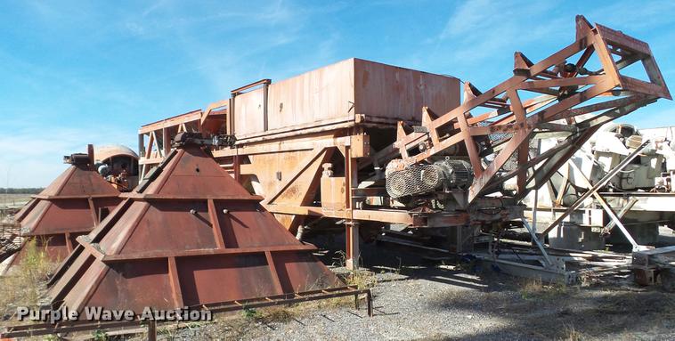 image for item DE4930 1973 Ross 250-8 Mobiliner Central Mix concrete plant