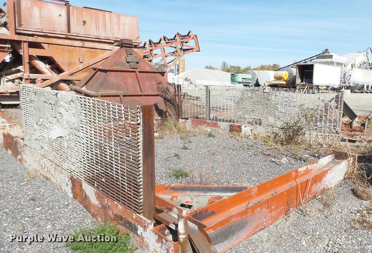 image for item DE4930 1973 Ross 250-8 Mobiliner Central Mix concrete plant