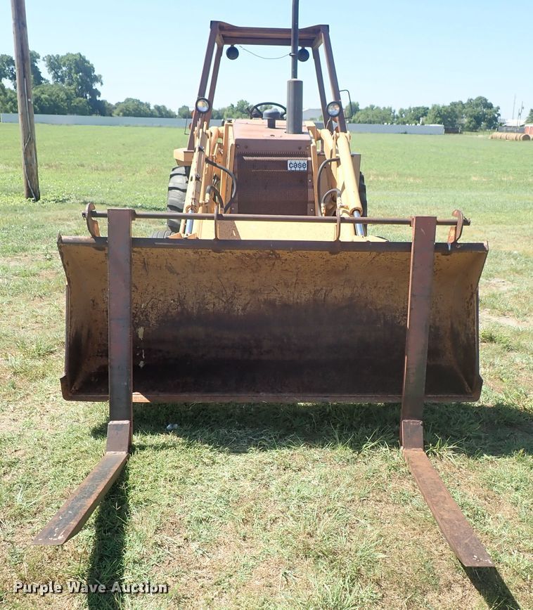 image for item DE5440 1983 Case 480LL landscape tractor