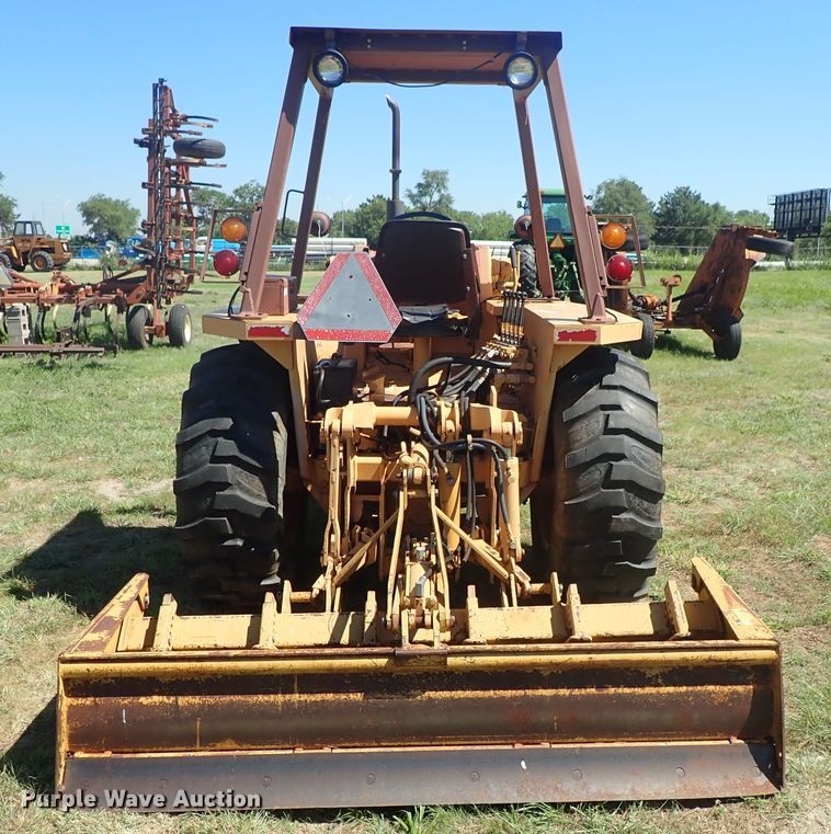 image for item DE5440 1983 Case 480LL landscape tractor