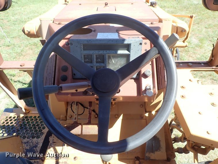 image for item DE5440 1983 Case 480LL landscape tractor