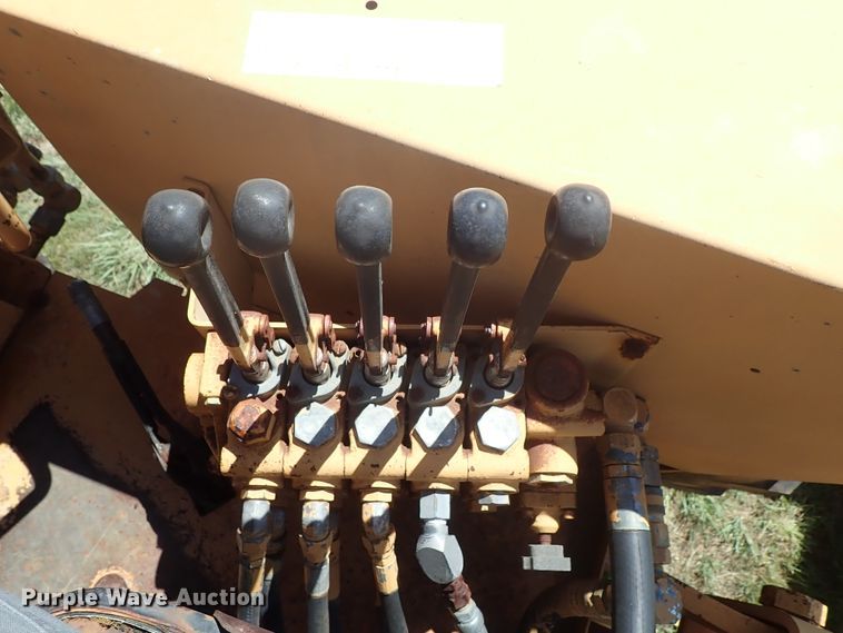 image for item DE5440 1983 Case 480LL landscape tractor