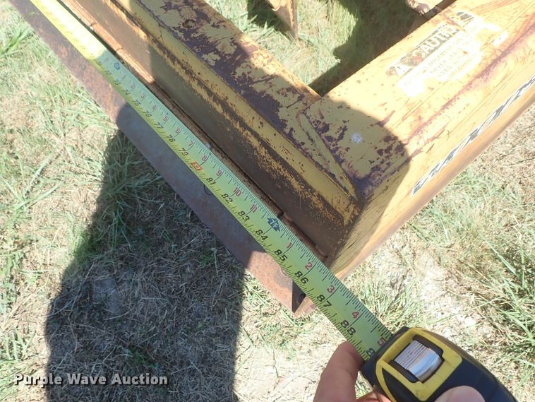 image for item DE5440 1983 Case 480LL landscape tractor