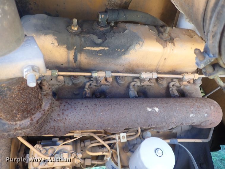 image for item DE5440 1983 Case 480LL landscape tractor