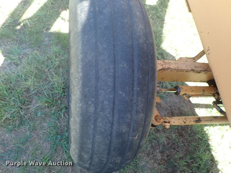 image for item DE5440 1983 Case 480LL landscape tractor