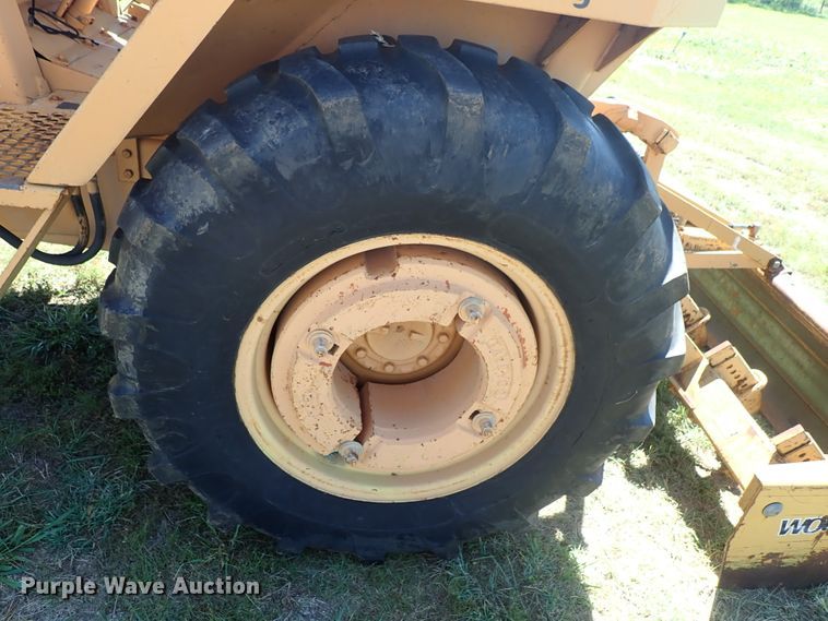 image for item DE5440 1983 Case 480LL landscape tractor