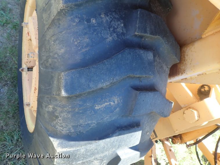 image for item DE5440 1983 Case 480LL landscape tractor