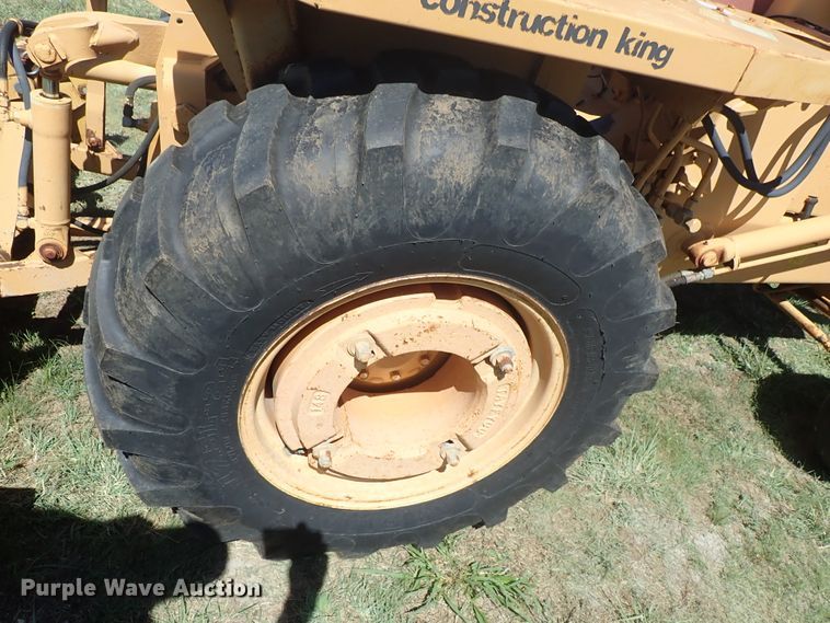 image for item DE5440 1983 Case 480LL landscape tractor