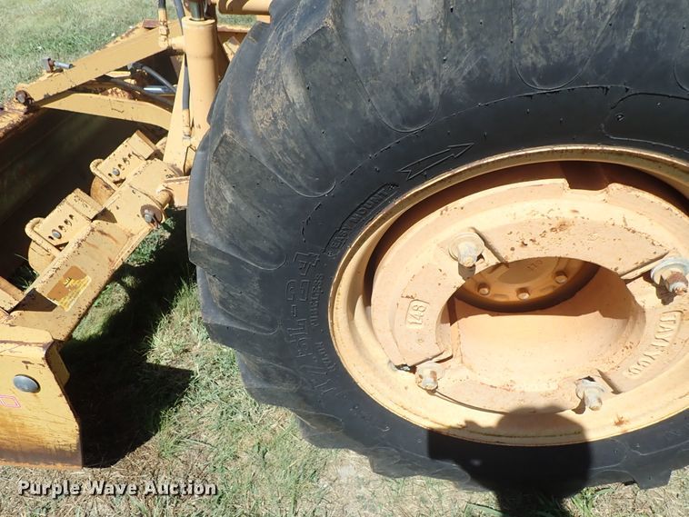 image for item DE5440 1983 Case 480LL landscape tractor