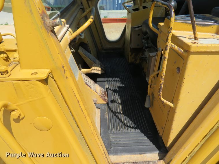 image for item DE8128 1988 Caterpillar 963 LGP track loader