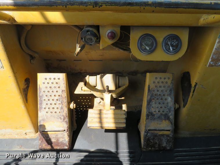 image for item DE8128 1988 Caterpillar 963 LGP track loader