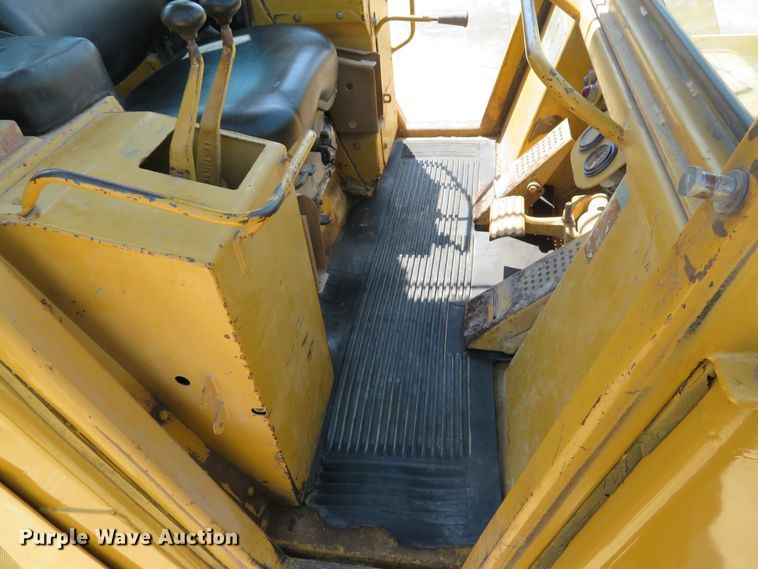 image for item DE8128 1988 Caterpillar 963 LGP track loader