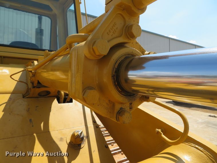 image for item DE8128 1988 Caterpillar 963 LGP track loader