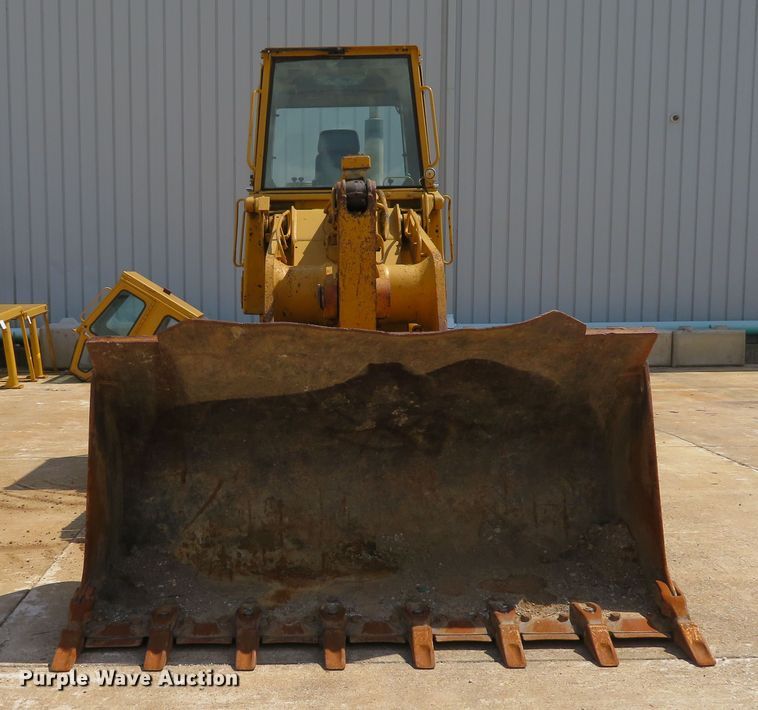 image for item DE8129 1986 Caterpillar 963 LGP track loader