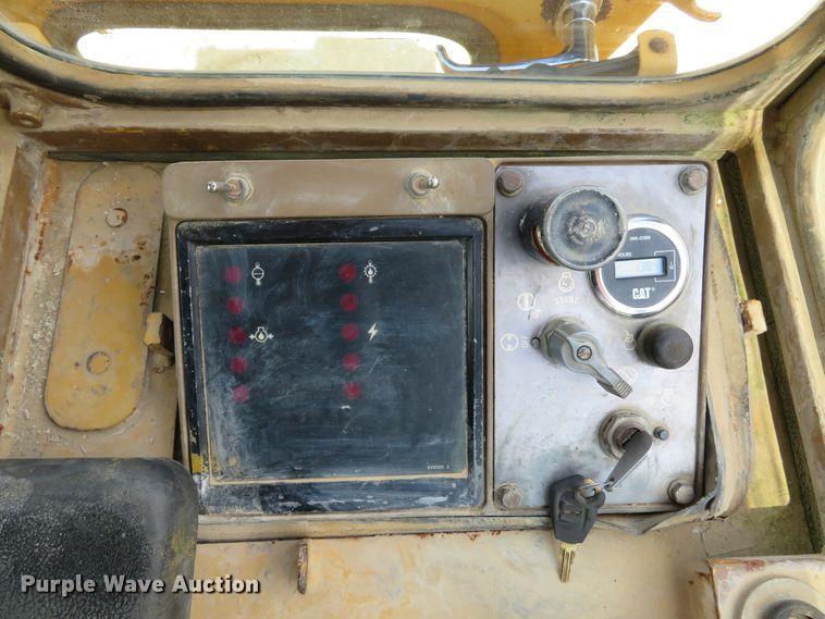 image for item DE8129 1986 Caterpillar 963 LGP track loader