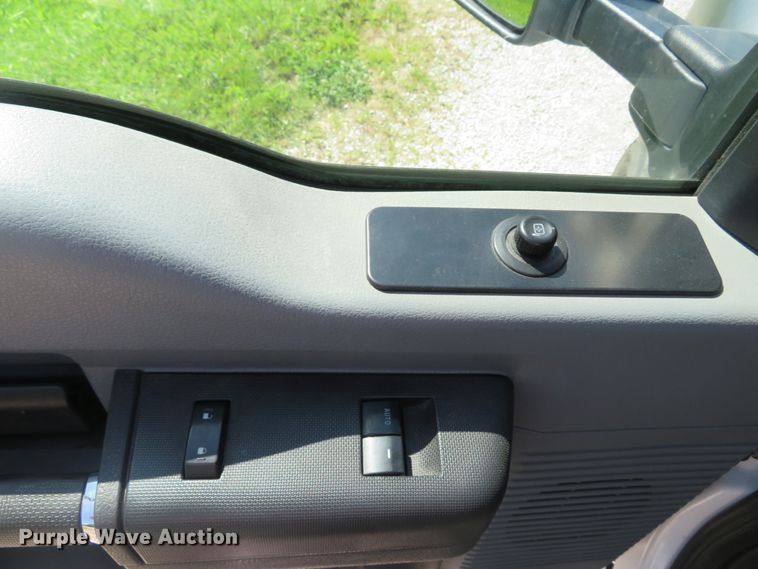 image for item DE8166 2011 Ford F550 Super Duty XL service truck