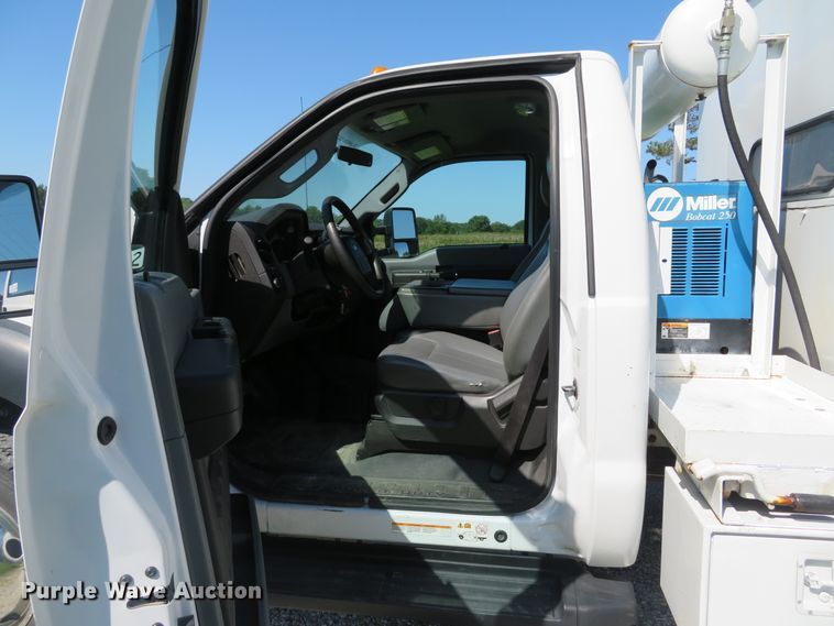 image for item DE8166 2011 Ford F550 Super Duty XL service truck