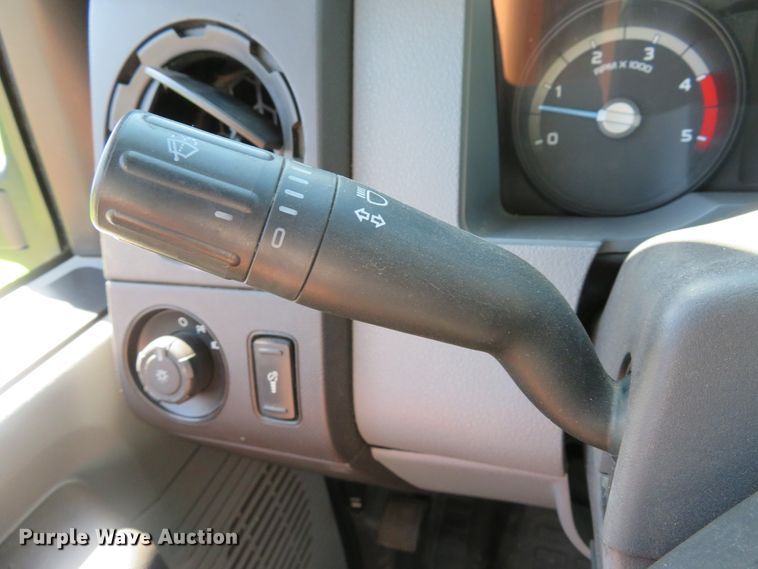 image for item DE8166 2011 Ford F550 Super Duty XL service truck