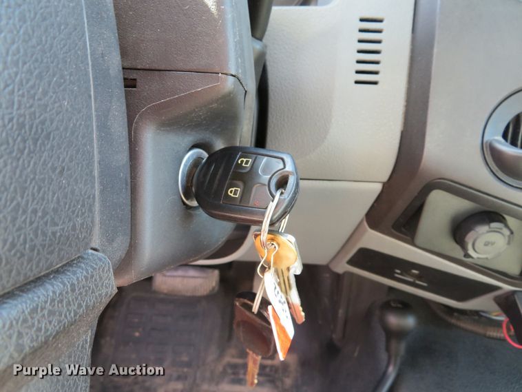 image for item DE8166 2011 Ford F550 Super Duty XL service truck