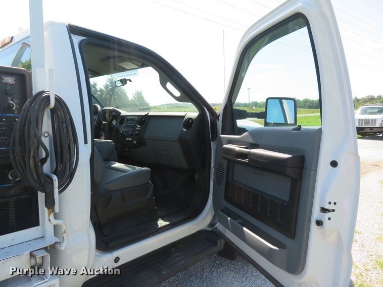 image for item DE8166 2011 Ford F550 Super Duty XL service truck