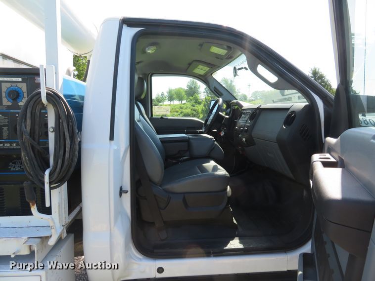 image for item DE8166 2011 Ford F550 Super Duty XL service truck