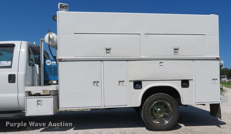 image for item DE8166 2011 Ford F550 Super Duty XL service truck