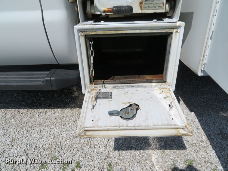 image for item DE8166 2011 Ford F550 Super Duty XL service truck