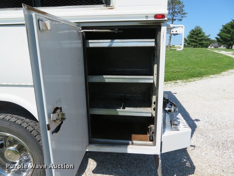 image for item DE8166 2011 Ford F550 Super Duty XL service truck