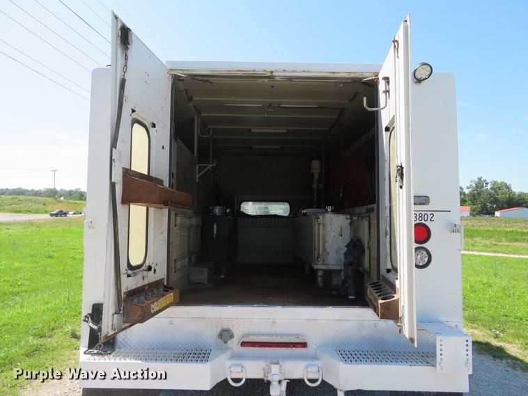 image for item DE8166 2011 Ford F550 Super Duty XL service truck