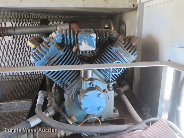 image for item DE8166 2011 Ford F550 Super Duty XL service truck