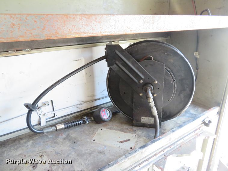 image for item DE8166 2011 Ford F550 Super Duty XL service truck