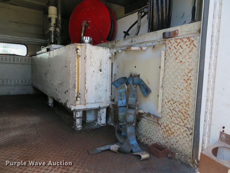 image for item DE8166 2011 Ford F550 Super Duty XL service truck