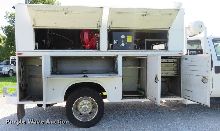 image for item DE8166 2011 Ford F550 Super Duty XL service truck