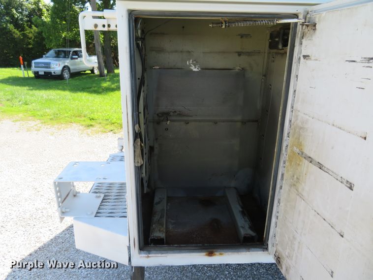 image for item DE8166 2011 Ford F550 Super Duty XL service truck