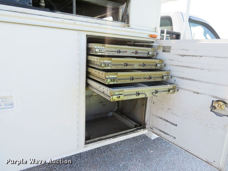 image for item DE8166 2011 Ford F550 Super Duty XL service truck