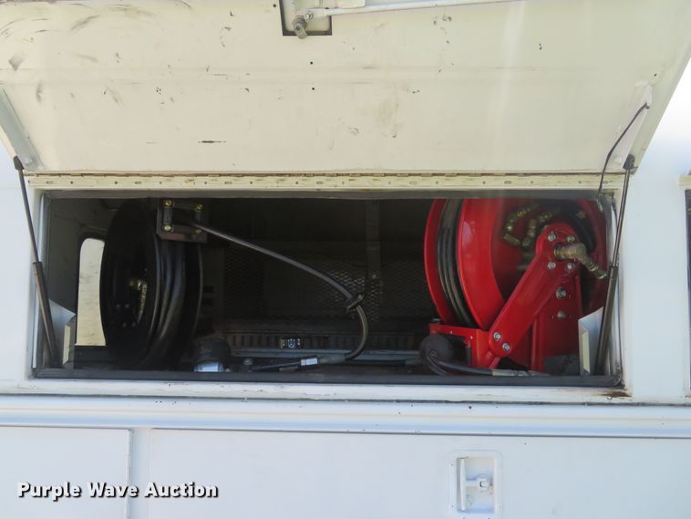 image for item DE8166 2011 Ford F550 Super Duty XL service truck