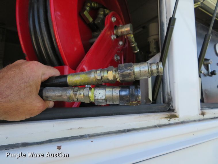 image for item DE8166 2011 Ford F550 Super Duty XL service truck