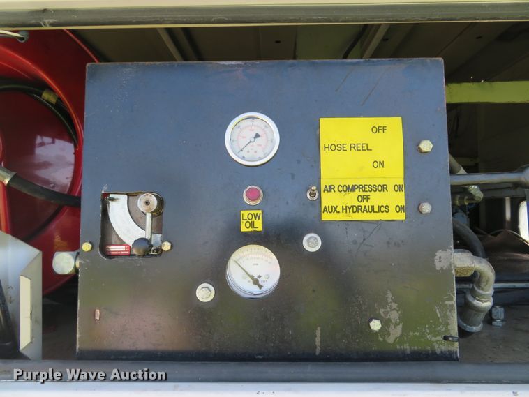 image for item DE8166 2011 Ford F550 Super Duty XL service truck