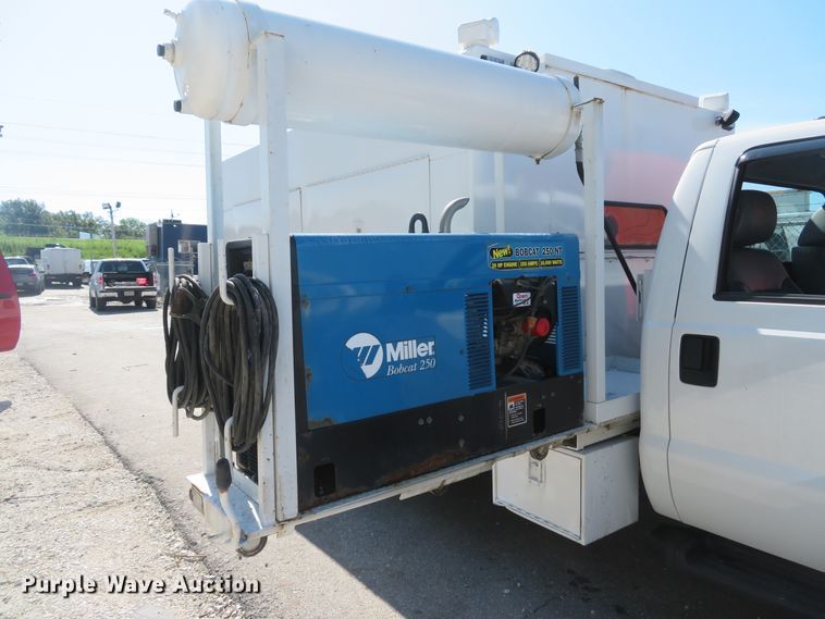 image for item DE8166 2011 Ford F550 Super Duty XL service truck