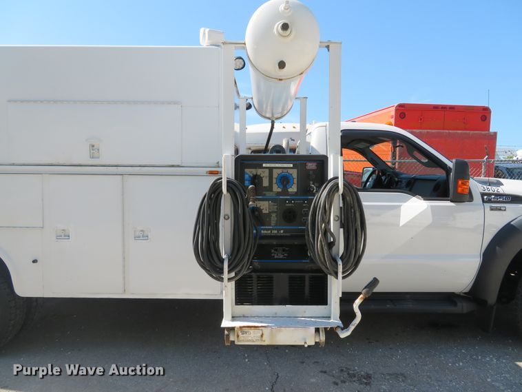 image for item DE8166 2011 Ford F550 Super Duty XL service truck