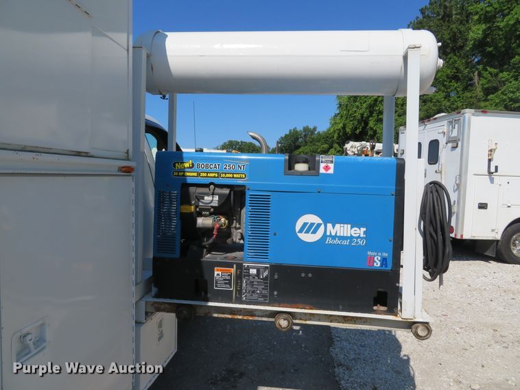 image for item DE8166 2011 Ford F550 Super Duty XL service truck