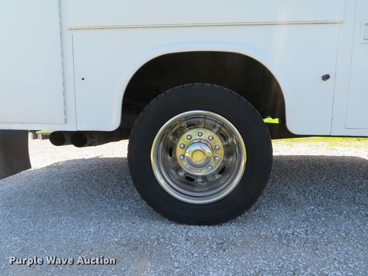 image for item DE8166 2011 Ford F550 Super Duty XL service truck