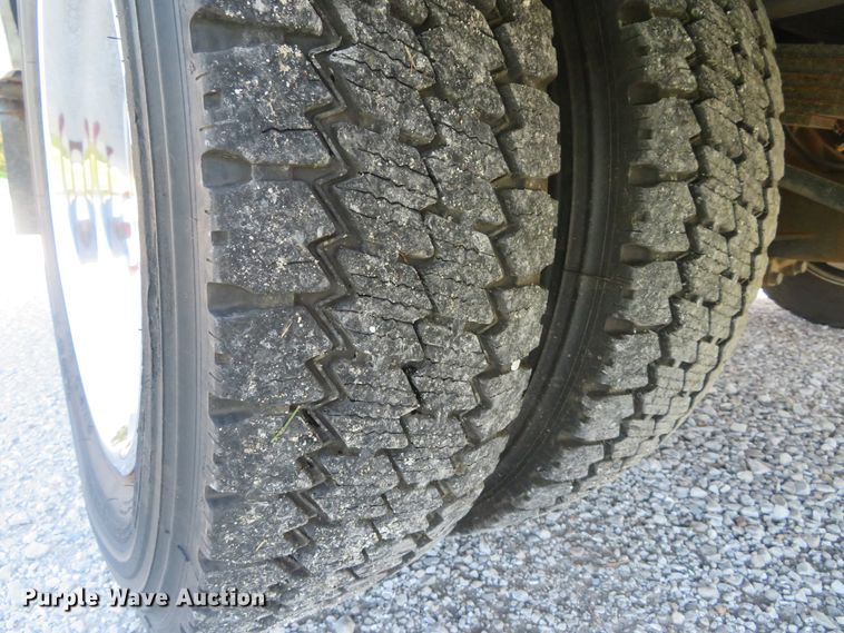 image for item DE8166 2011 Ford F550 Super Duty XL service truck