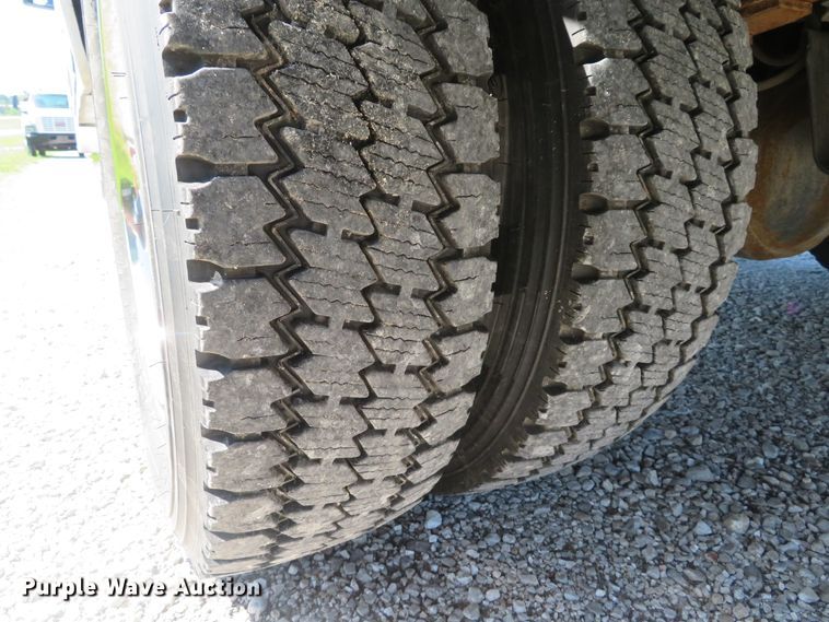 image for item DE8166 2011 Ford F550 Super Duty XL service truck