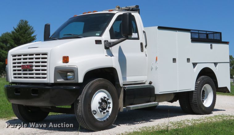 image for item DE8167 2006 GMC C8500 service truck