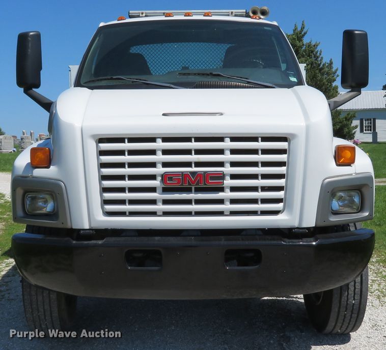 image for item DE8167 2006 GMC C8500 service truck