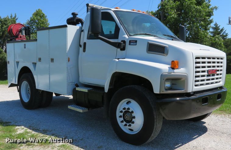 image for item DE8167 2006 GMC C8500 service truck