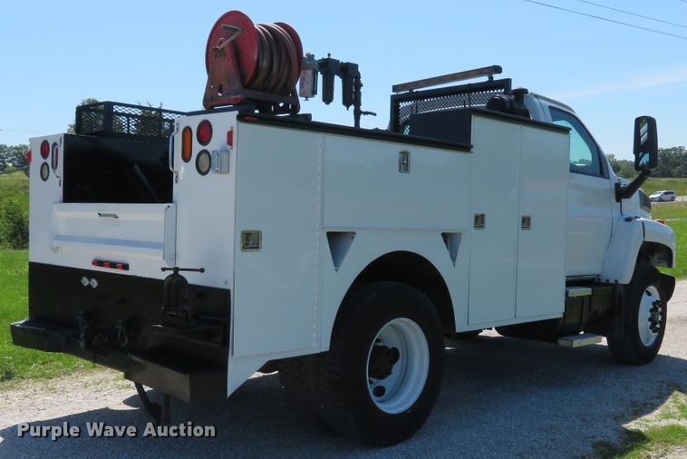 image for item DE8167 2006 GMC C8500 service truck