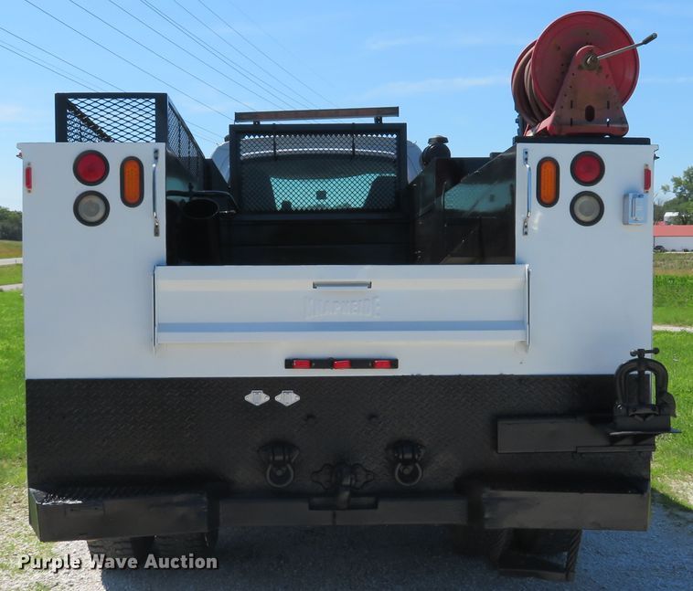 image for item DE8167 2006 GMC C8500 service truck