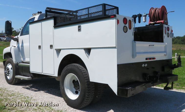 image for item DE8167 2006 GMC C8500 service truck